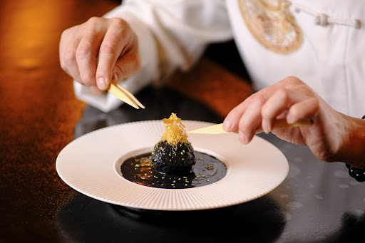 Image of Chef Guo - ๅฐๅฝๅฎด